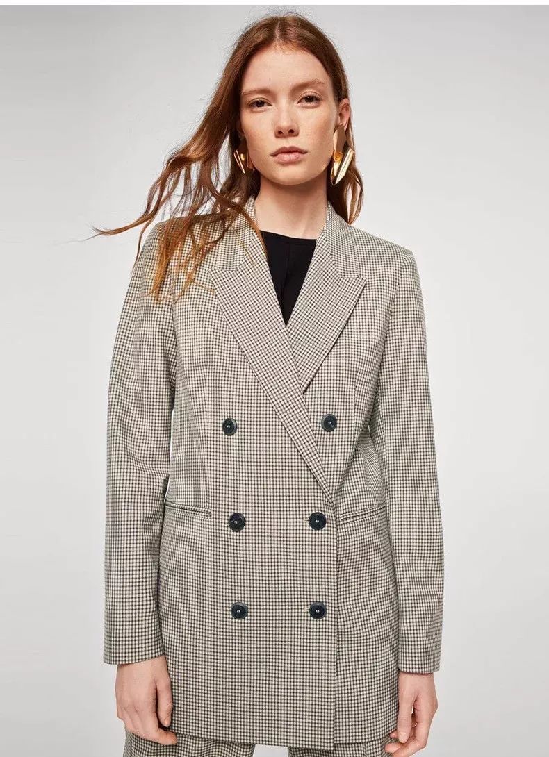 年终了到处都是促销价,年底的商品降价