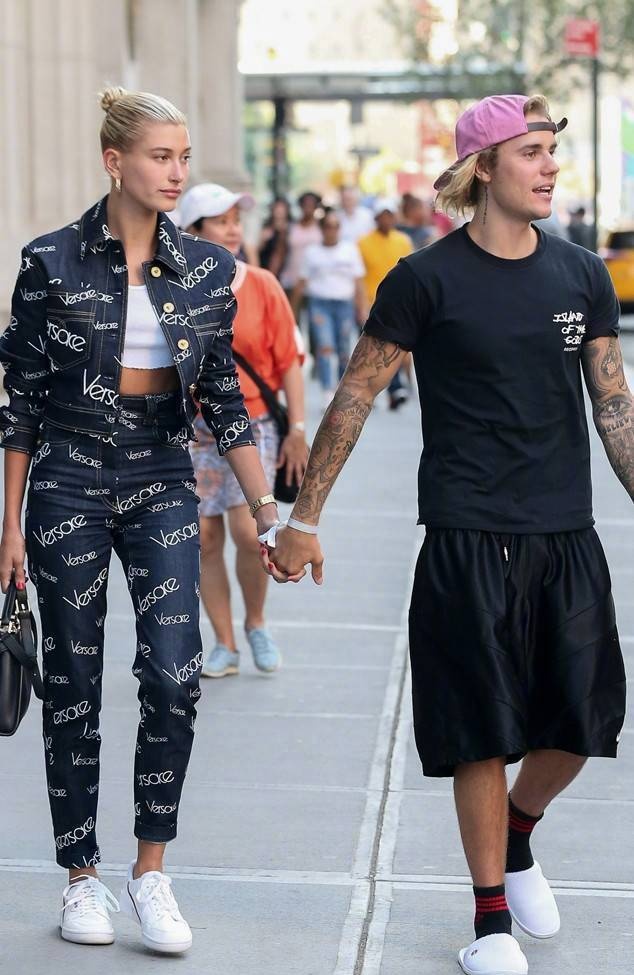 haileybieber秀戒指,justinbieber海莉钻戒