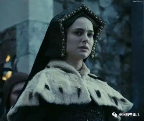 妹子你昨晚喝醉后跟谁过的夜啊？……关你屁事！……