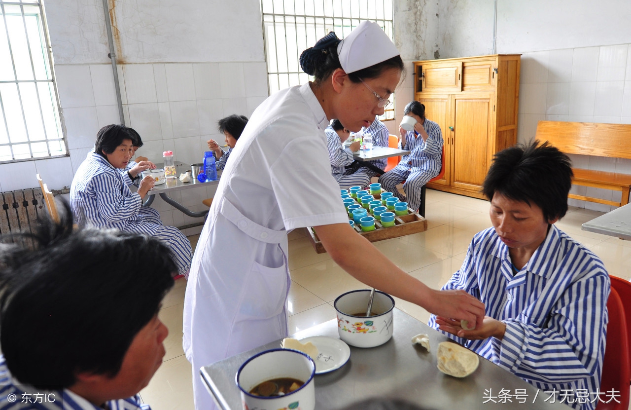真实的故事！孩子，你太艰难了！妈疯了，爸走了！还有亲人吗？
