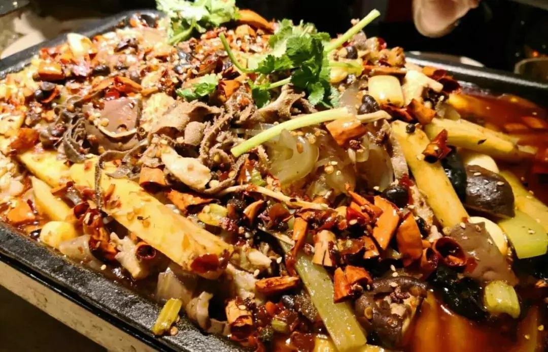 济南历下区半天妖烤鱼,济南小草屋诸葛烤鱼