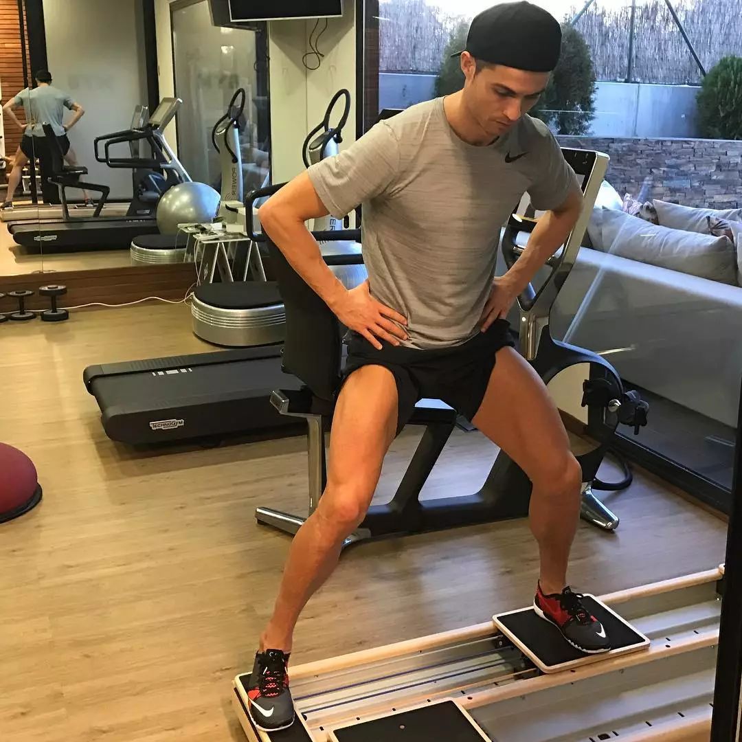 足球巨星豪宅前后对比,足球明星豪宅装修风格