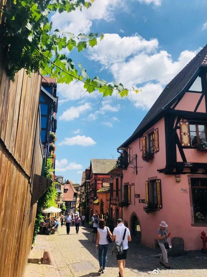 除了法国足球和国庆日，童话小镇也是解锁法式浪漫的方式