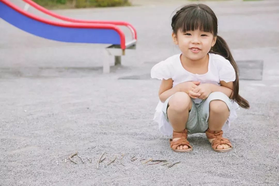 如何锻炼下蹲站起来,养生下蹲法