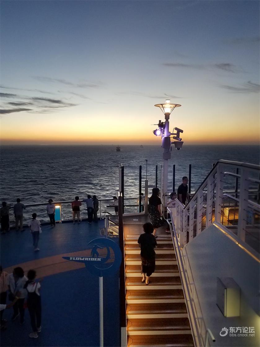 皇家加勒比游轮量子号游记,坐海洋量子号游轮旅游攻略