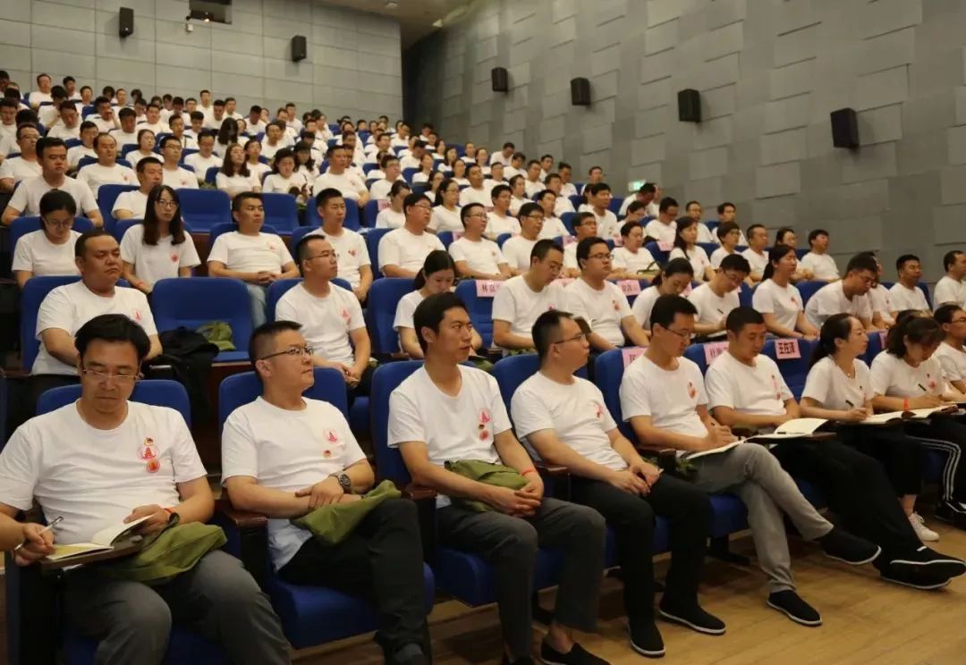 鍏ㄤ綋鍏氬憳璧村欢瀹夌孩鑹查潻鍛芥牴鎹湴,涓冨崄鍚嶅厷鍛橀綈鑱氱孩鑹叉牴鎹湴
