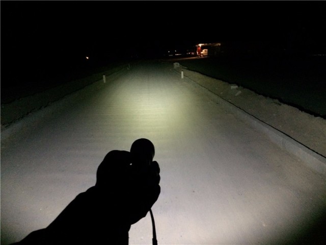 一射就是一大片，务本A214200流明直充强光手电实测