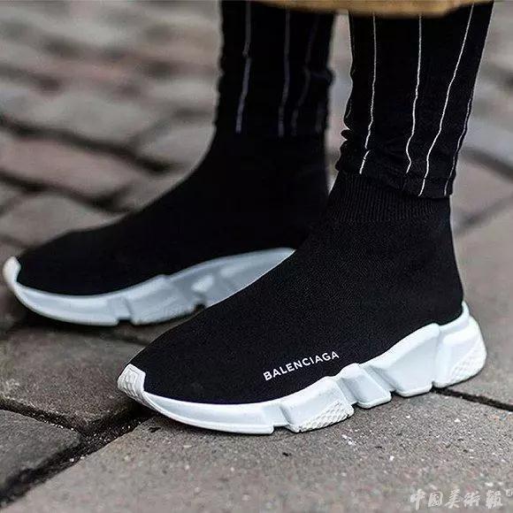 李宁拿大哥大短袖,2018年李宁纽约时装周