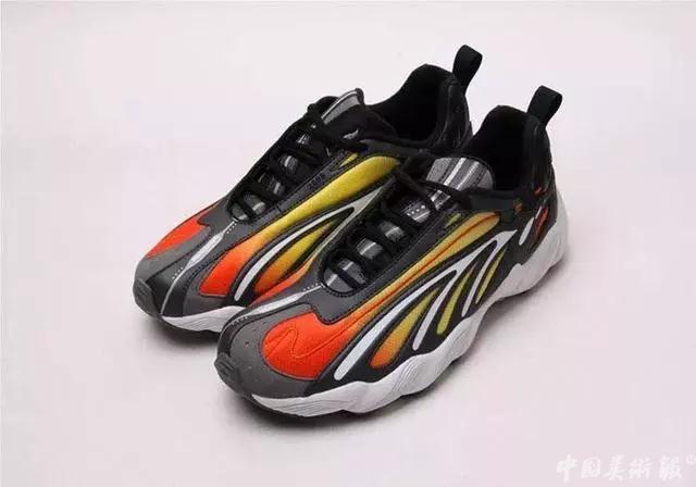 李宁拿大哥大短袖,2018年李宁纽约时装周