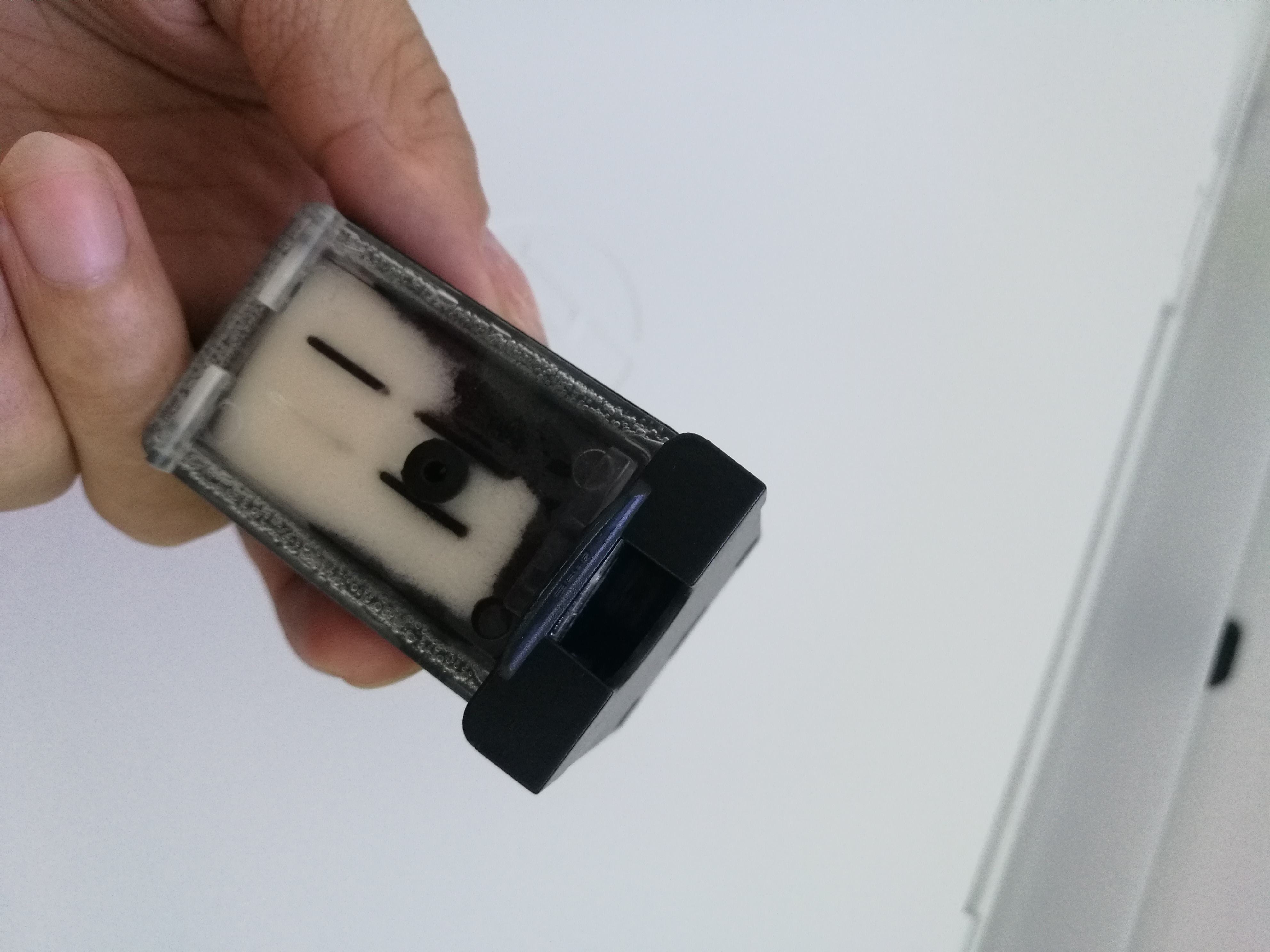 怎么给惠普打印机2132墨盒加墨水,hp2132打印机怎么使用黑白打印