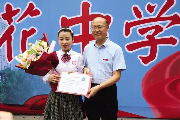 第一个拿到录取通知书的是谁,每个省第一份录取通知书代表什么