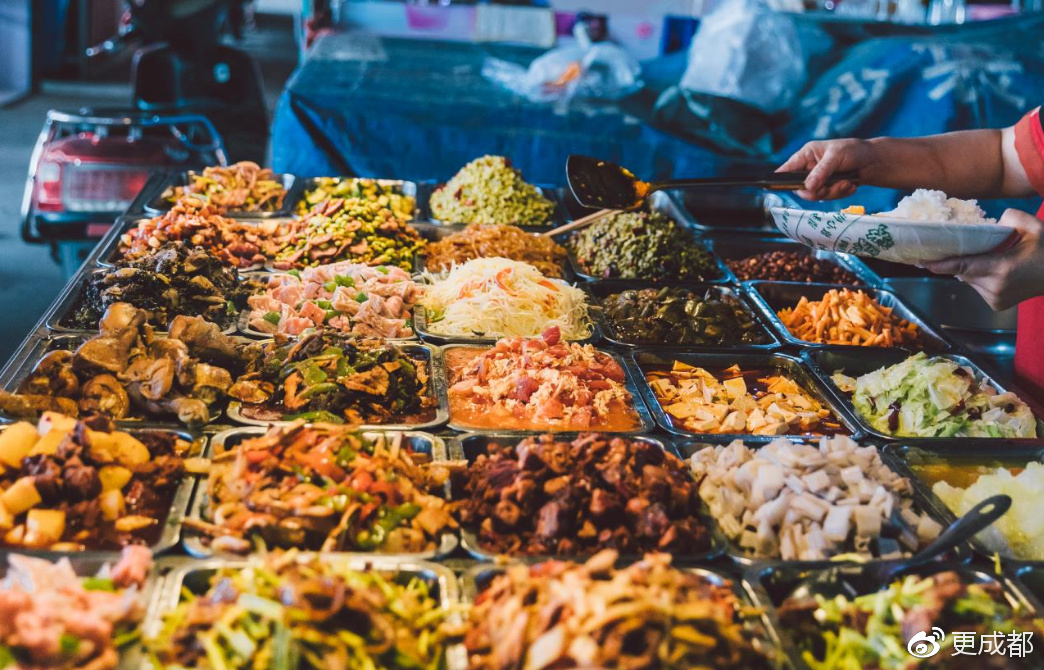 有谁的大学生涯中没有后门夜市的小美好呢?