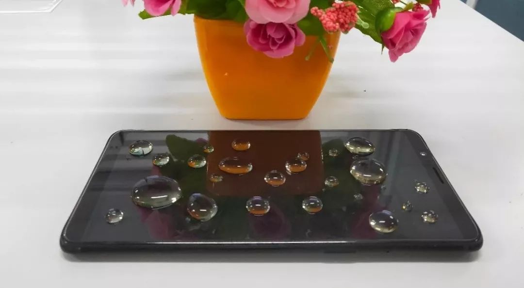 手机进水了怎么办把水震出来,手机进水了可以用吹风机吹吗