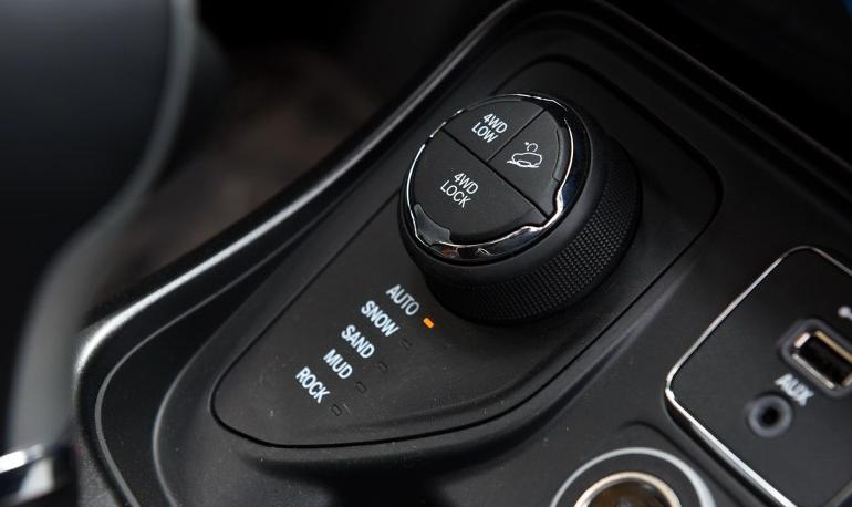 科鲁兹对比福克斯哪款好,科鲁兹和福克斯两厢哪个更好