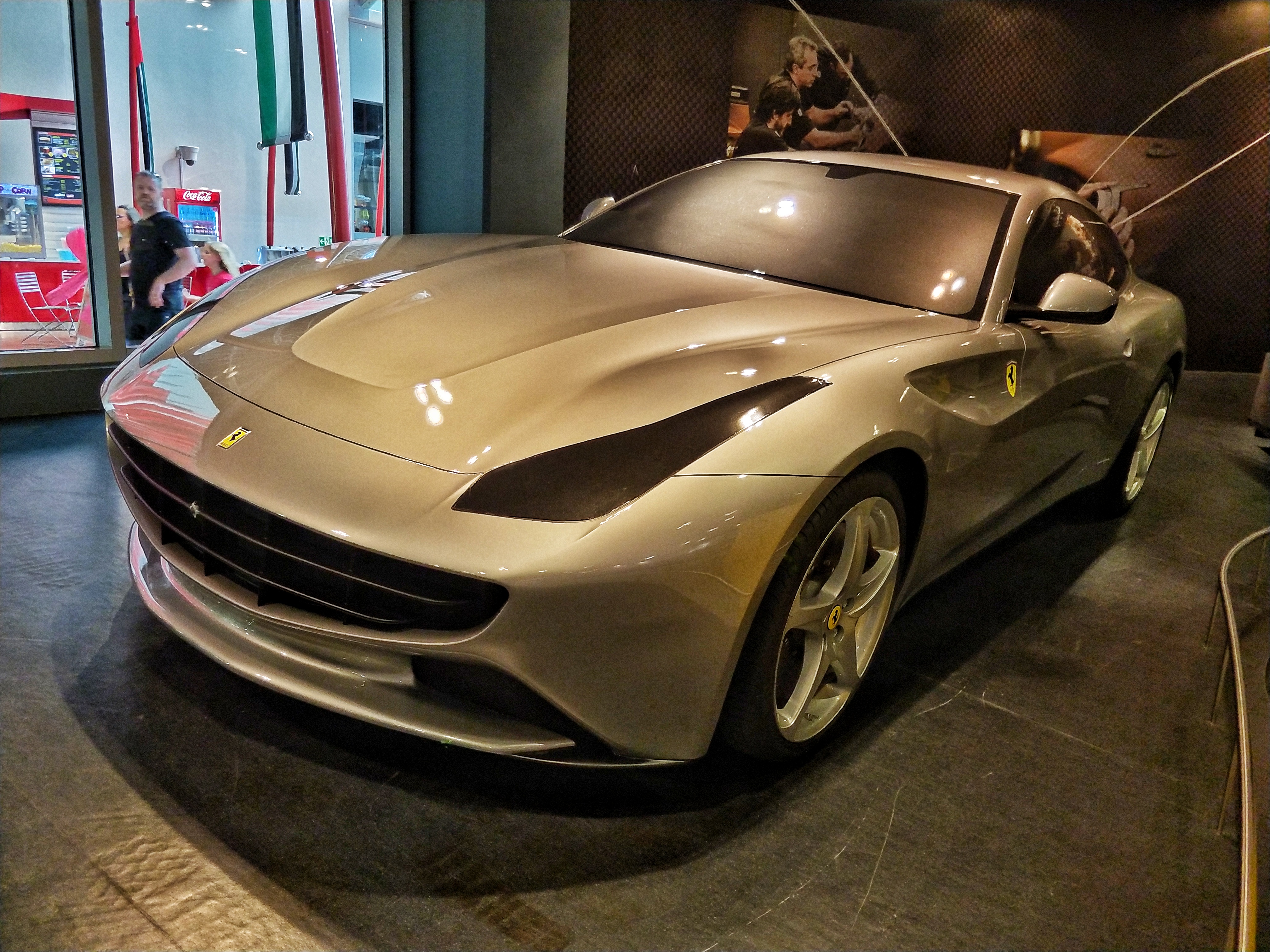 阿联酋法拉利主题公园的特点,阿布扎比法拉利公园图片