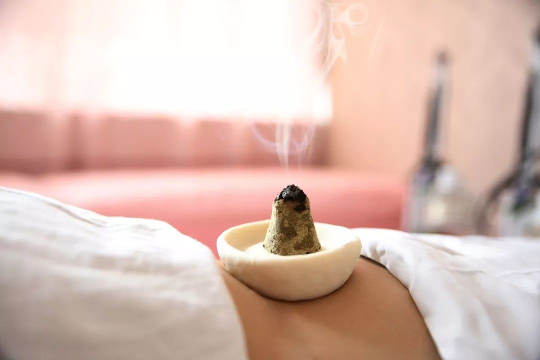 月子病调理艾灸手法怎么做,月子病不再可怕因为有艾灸