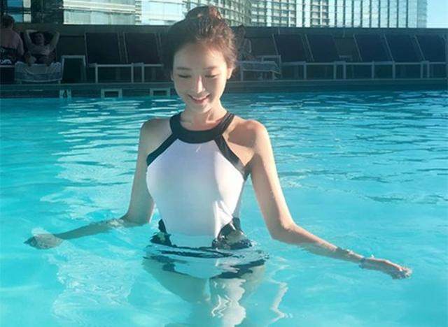 女生穿泳装，到底要不要穿内衣？穿错就很尴尬了！