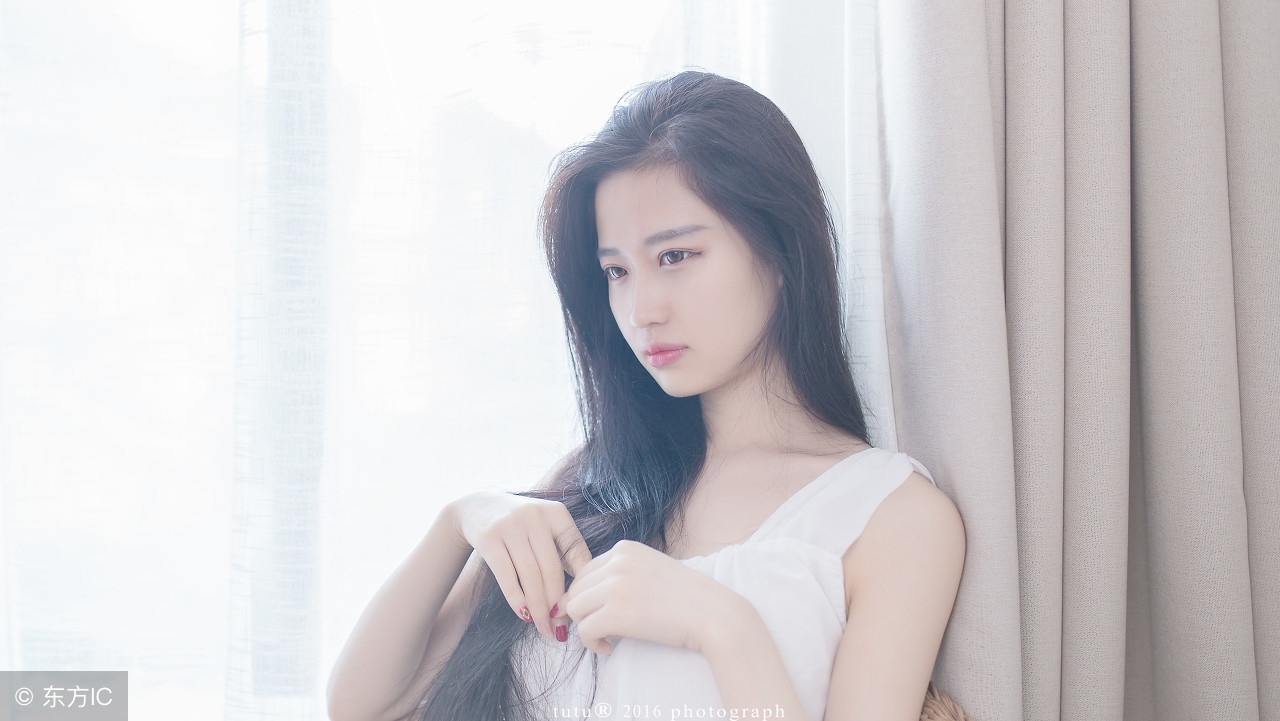 她身上最敏感的地方是哪里，身上有几处红痣？说！