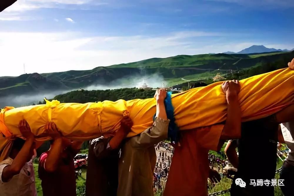 塔尔寺的晒佛节,一年一度的晒佛节