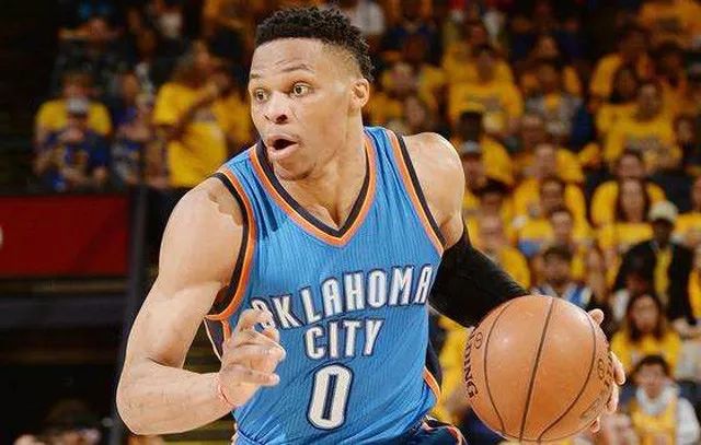 想成为球神该怎么练足球,如何进行无球跑位摆脱防守人