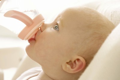 孩子发热的过程中我们应该怎么办,易烊千玺照顾发烧小孩