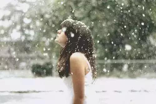 愿陪君醉笑三千场不诉离殇意思,醉笑陪君三千场不诉离殇写给谁的