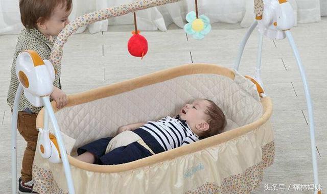 宝宝有点斗鸡眼多大能恢复正常,宝宝眼睛为什么会有斗鸡眼现象