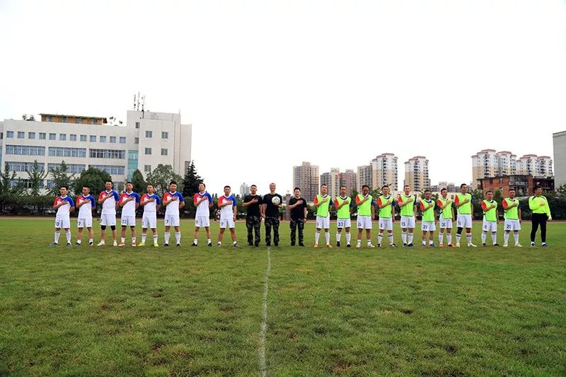 足球就是人生战场,足球场就是战场