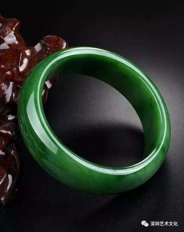 挖玉人挖到价值百万玉石,什么样玉石有收藏价值