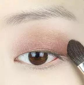 单眼皮适合的画眼线方法,单眼皮不同眼型怎么画眼线