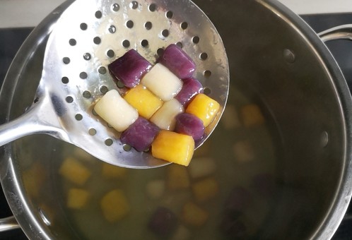 龟苓膏芋圆椰奶,做了一份超级治愈的龟苓膏甜品