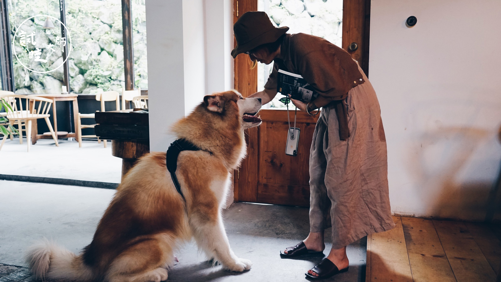 在梯田做成的无边泳池里游泳，私奔去这个隐秘山谷民宿做回野孩子