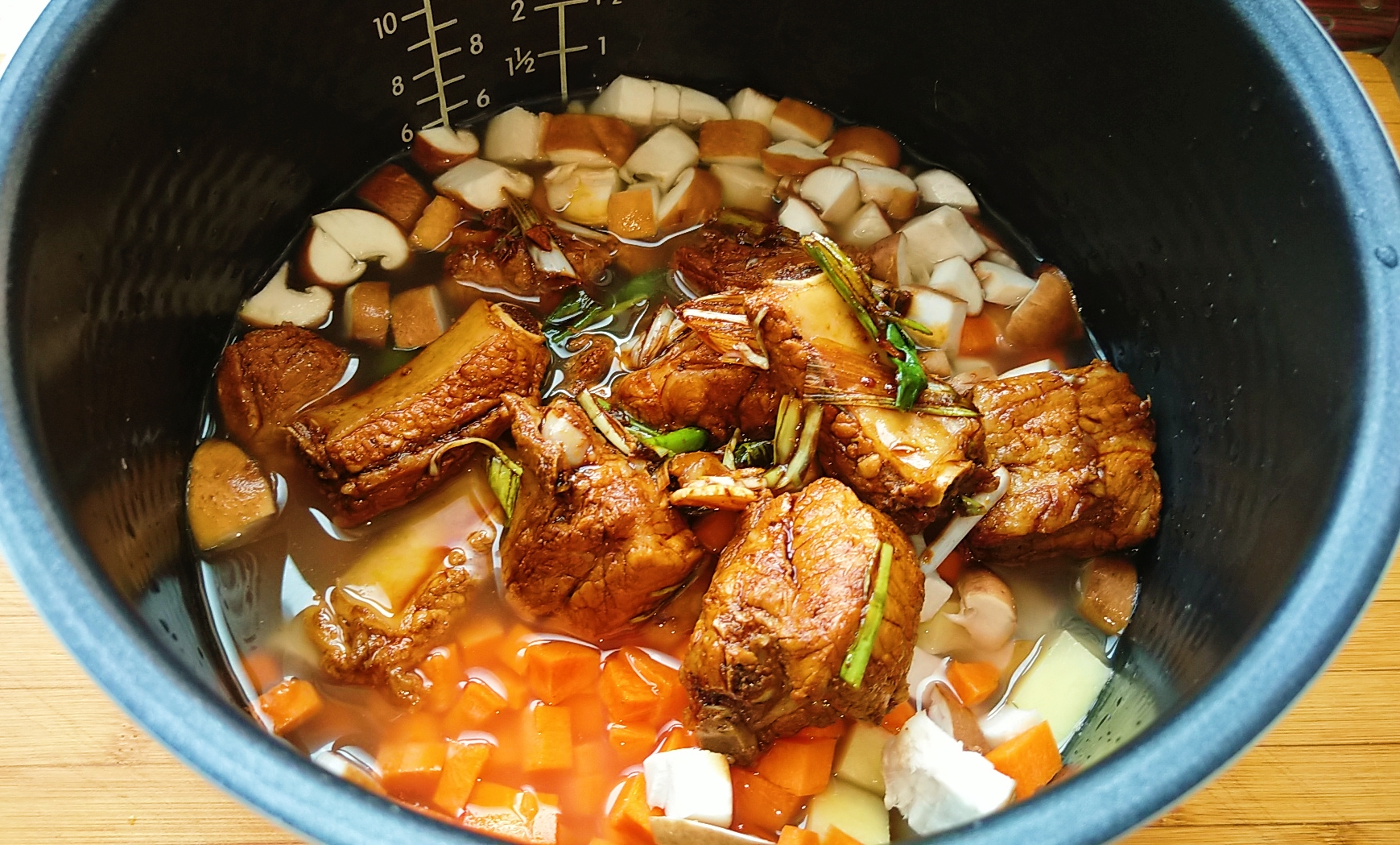 天气热不想做饭来一个懒人焖饭,天气热怎么煮饭好吃