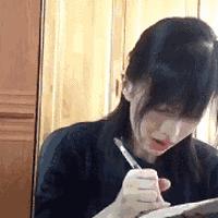 防止脸上长粉刺的方法,脸上长斑要当心