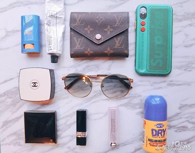 恨不得把喵塞包里!“扒光”四个姑娘的包包后,辣妈们流下了眼泪