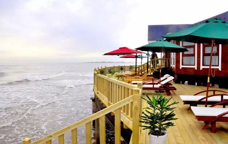 马尔代夫的蓝天绿树水清沙白,北京周边绝美海滩