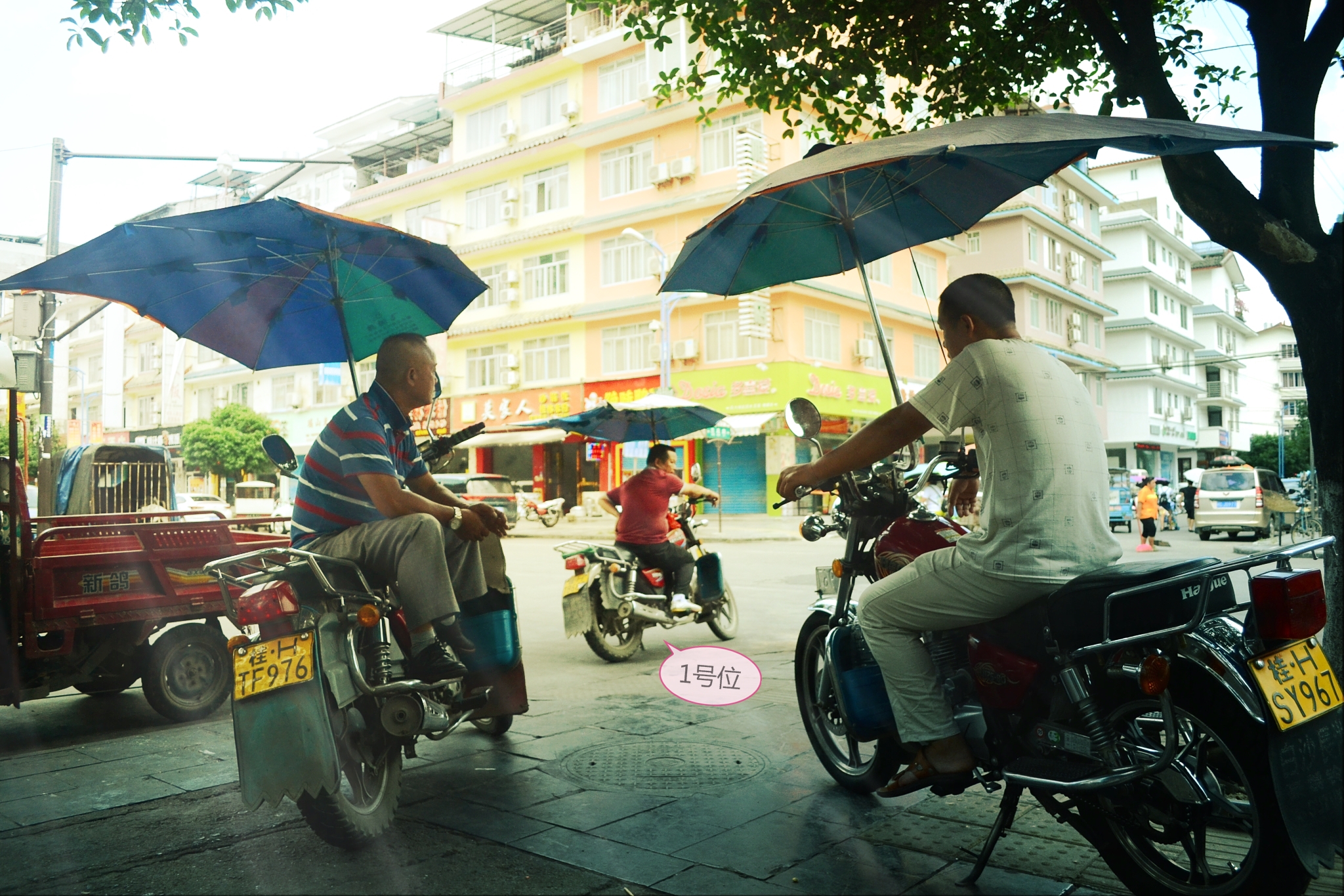 摩的会故意绕路加价吗,摩的拉客8元起步