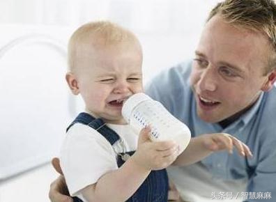 两岁宝宝突然不喝奶粉了什么原因,宝宝一喝奶粉就哭闹是什么原因
