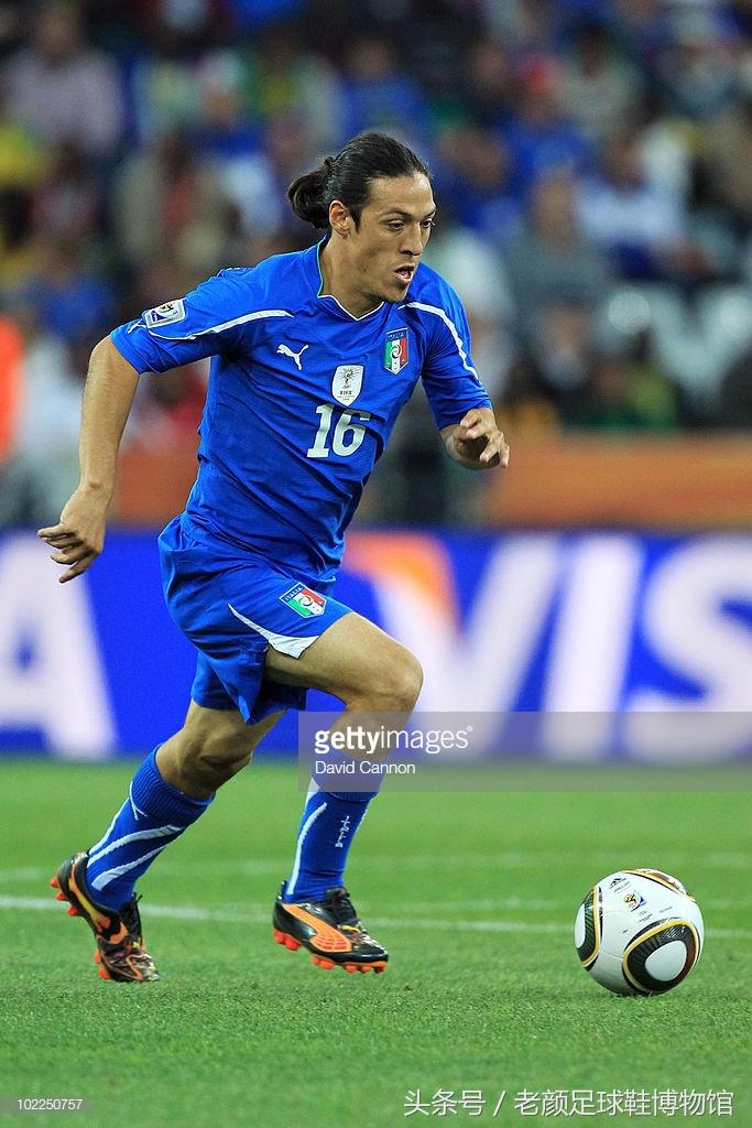 世界杯战靴盘点,南非世界杯复刻版足球鞋