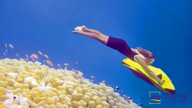 游艇度假中最适合不会游泳的人的几种水上玩具