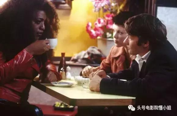 题材尺度超大胆的剧来了！他变装比许晴还性感女人看完说白活了