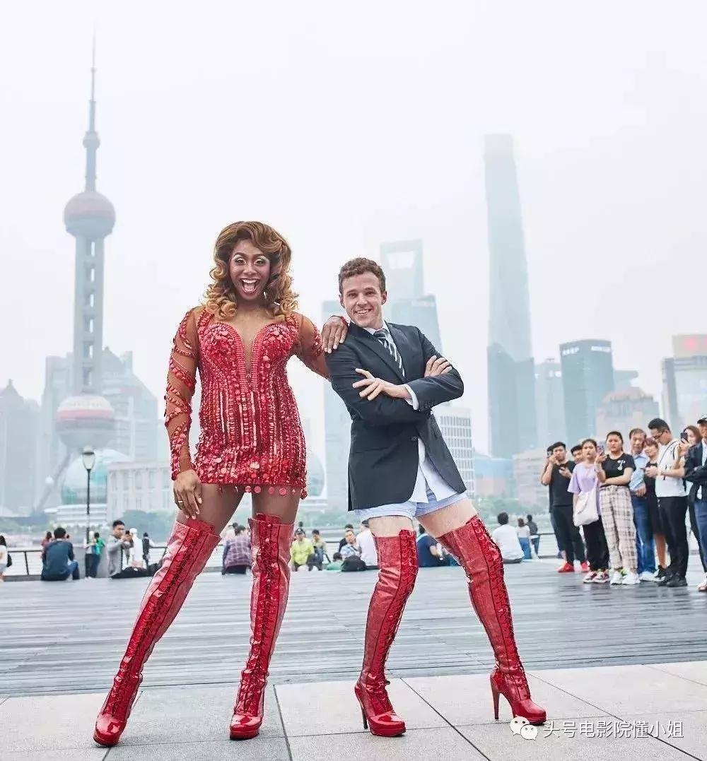 题材尺度超大胆的剧来了！他变装比许晴还性感女人看完说白活了