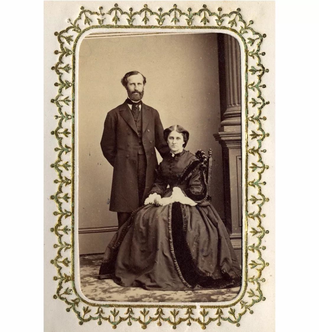 王菲戴的那个1500元回形针不算夸张，蒂芙尼180多年前就在卖镶钻金铅笔了！