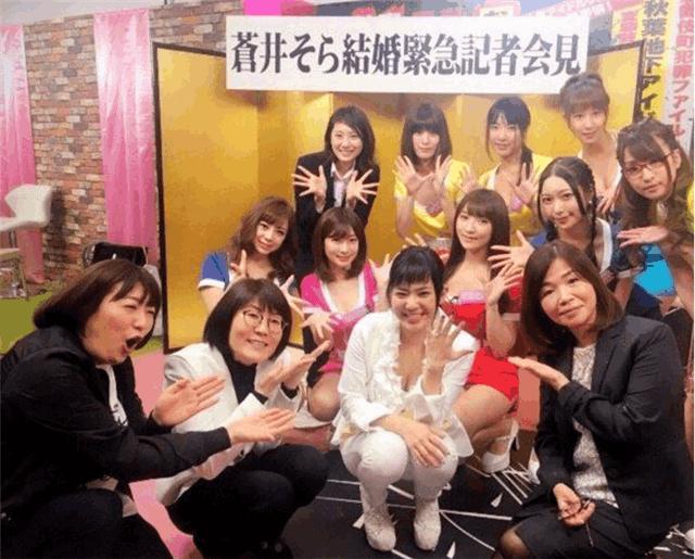 苍井空微博晒美照，却被人质疑严重下垂，她的回答堪比教科书