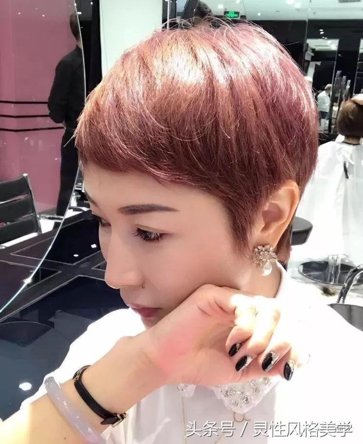 时尚气质高雅的短发造型烫,烫减龄时尚免打理的短发