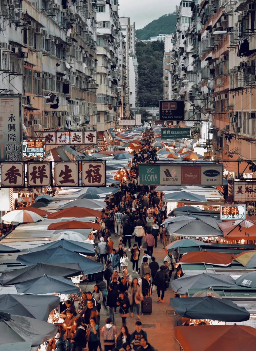 30张照片，看见繁华和代购以外的香港……