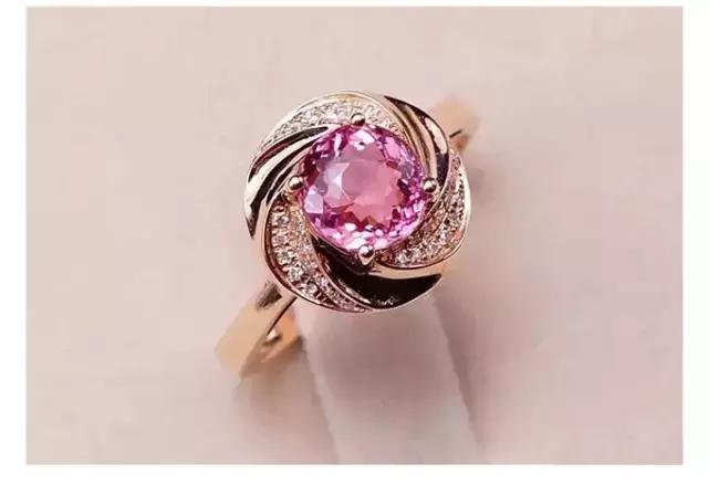 别光盯着宝石大不大！戒托选不对再好的戒指都白费