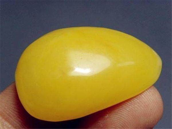 鉴别鸡油黄蜜蜡真假的最简单方法,鸡油红蜜蜡与鸡油黄蜜蜡哪种好