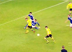 盘点足球十大搞笑瞬间,天下足球疯狂的足球搞笑视频