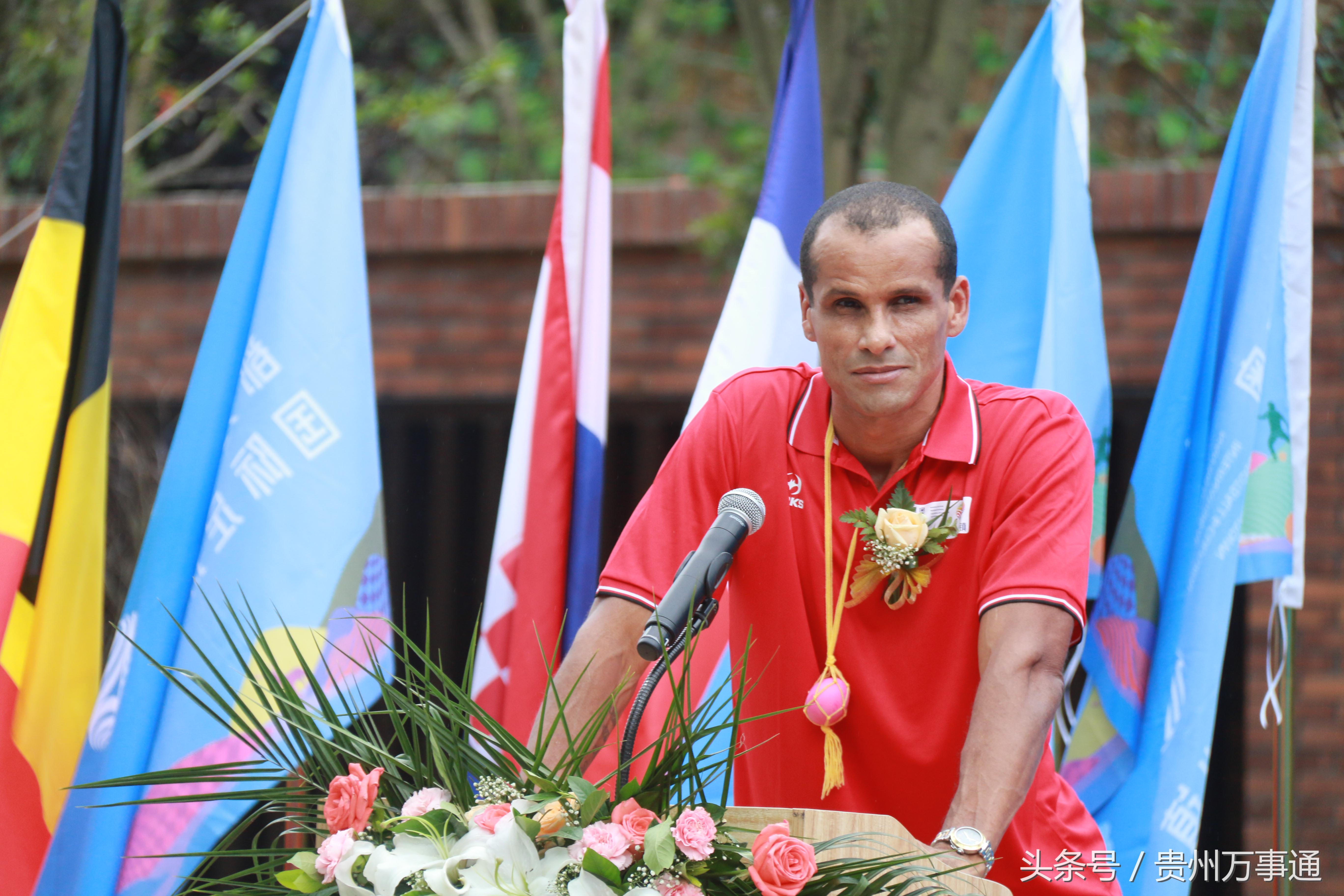 足球文旅小镇正式对外开放、荣誉镇长里瓦尔多共见证